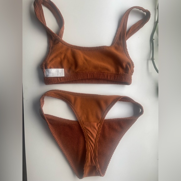 GOOD AMERICAN Always Fits Scoop Bikini top and Always Fits Classic Bikini Bottom - Picture 2 of 6